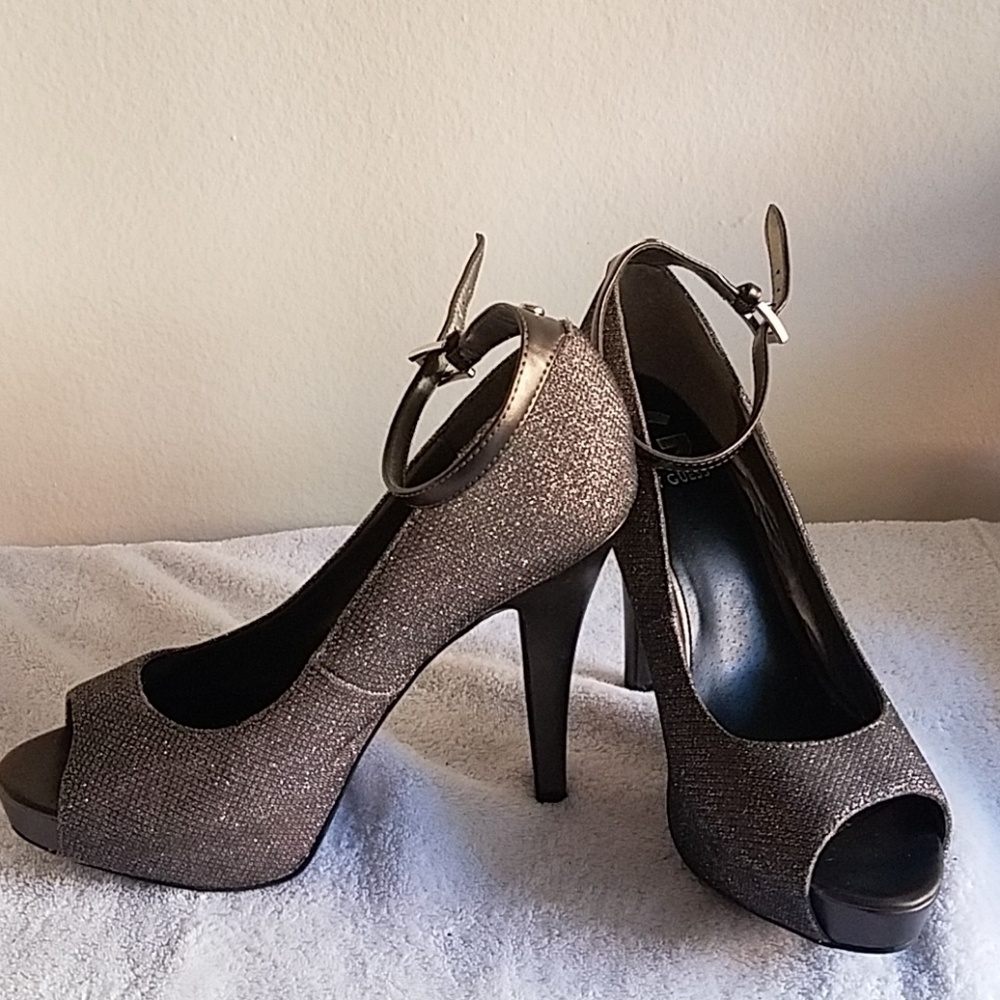 Hi Heels - Picture 2 of 4